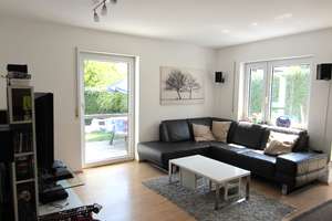 Sehr schöne 4-Zimmer-Gartenwohnung mit 240 qm Garten