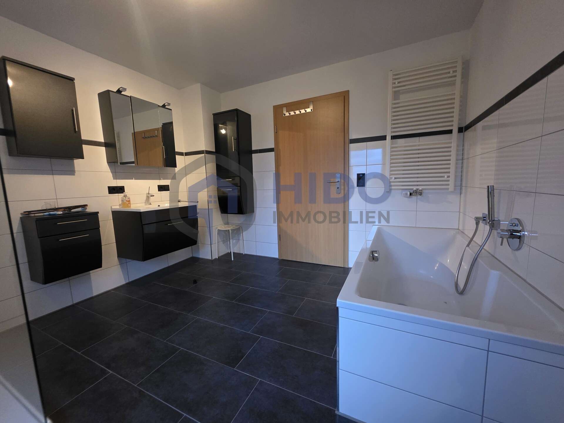 Immobilie in Leuterod - Modernisierte Doppelhaushälfte mit 3 Wohneinheiten in Leuterod - Bild 4