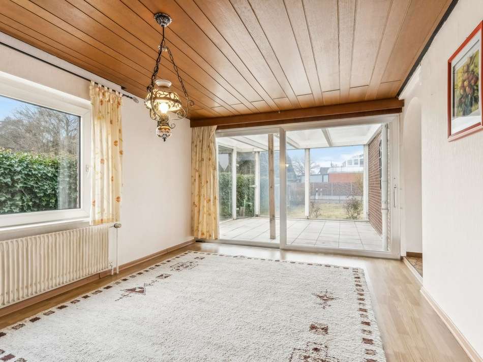 Essbereich mit Wintergarten