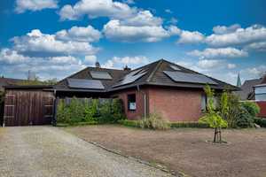 Platz für die ganze Familie! EFH mit Einliegerwohnung auf tollem Grundstück! – Emsland (Kreis) – Vorschaubild 2