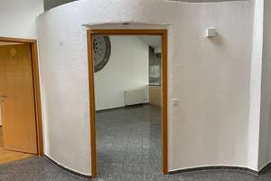 Großzügige 5,5-Zimmer-Dachgeschosswohnung mit Wintergarten und Aufzug direkt in die Wohnung – 44135 Kaiserbrunnen, Dortmund – Vorschaubild 3