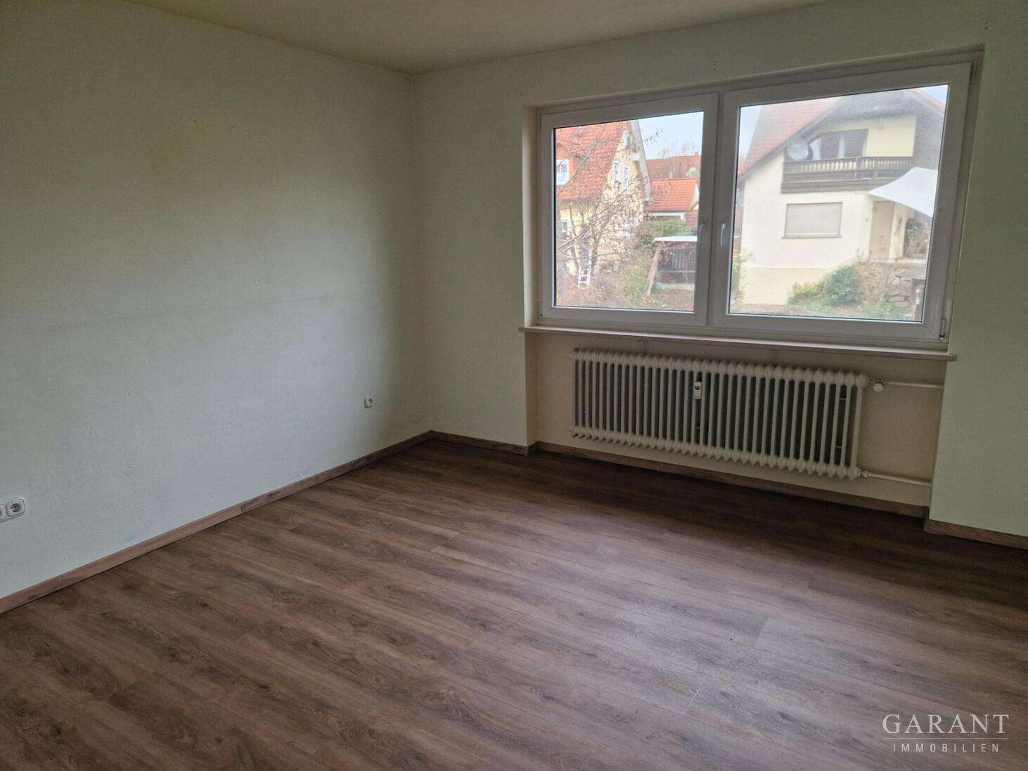 Immobilie in Walsdorf - Charmante 3 Zimmer-Wohnung mit Südwest-Balkon, komplett mit Einbauküche - Bild 2