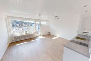 Geräumiges modernes Apparment mit Balkon und Einbauküche