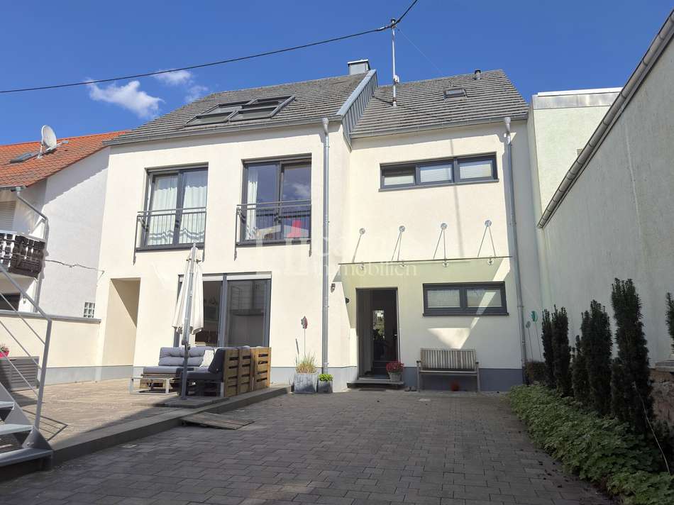 West-Terrasse u. Eingang