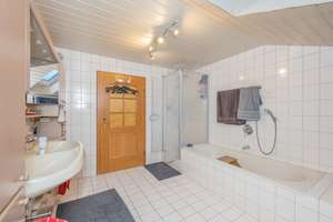 Großes Zweifamilienhaus bestehend aus angebautem Neubau zur Eigennutzung und Altbau mit Wohnrecht – Die vollständige Adresse der Immobilie erhältst du vom Anbieter., 84364 Bad Birnbach – Vorschaubild 24