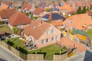 Attraktives Einfamilienhaus in attraktiver Lage – Die vollständige Adresse der Immobilie erhältst du vom Anbieter., 26736 Krummhörn – Vorschaubild 1