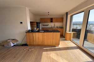 Moderne Maisonette-Wohnung mit großem Garten 