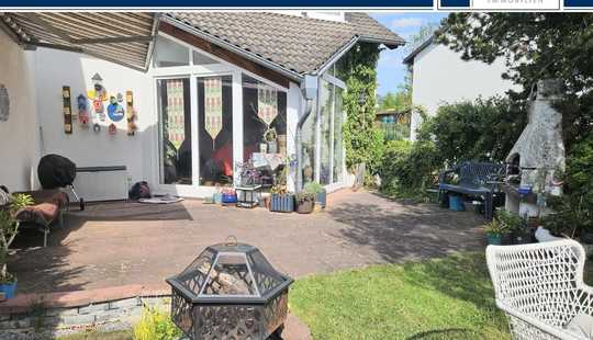 Bild von Idyllisch im Grünen - Schöne DHH mit originellem Schnitt , EBK, Garten, Garage und Stellplatz