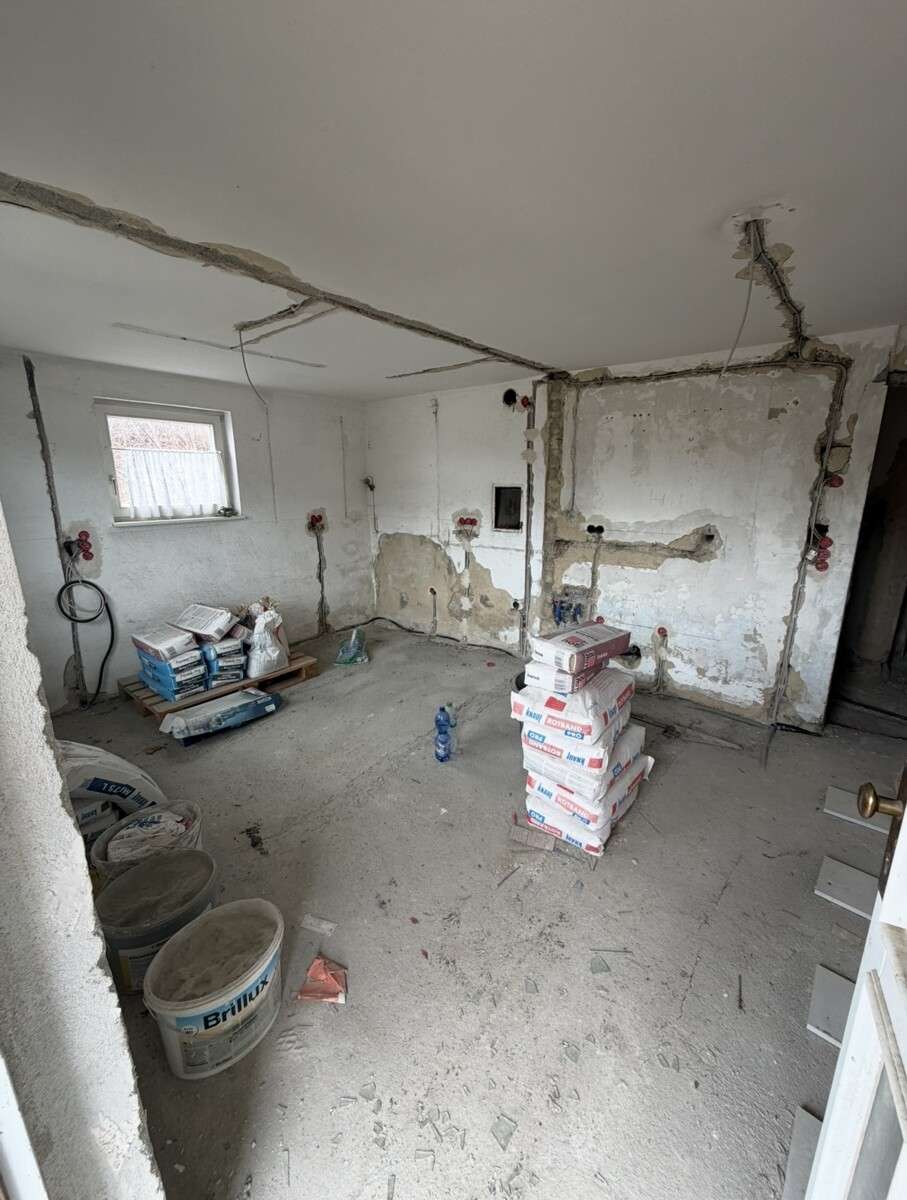 Immobilie in Schelklingen - Traumhafte Aussicht trifft Sanierungsobjekt–EFH mit Einliegerwhg - Bild 2