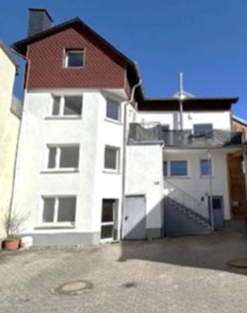 Immobilie in Usingen - Attraktives Wohnen / Haus über drei Ebenen – großzügig und hell. - Bild 0