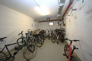 Spot on! Frisch renovierte Terrassenwohnung mit Tiefgaragenstellplatz – Die vollständige Adresse der Immobilie erhältst du vom Anbieter., 64291 Wixhausen, Darmstadt – Vorschaubild 14
