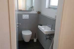 Attraktives 4-Zimmer-Reihenmittelhaus mit gehobener Innenausstattung in Rosenheim Happing – Oberer Gernauweg 5b, 83026 Happing, Rosenheim – Vorschaubild 2