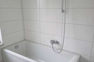 Helle 3-Zimmer-Wohnung ( 70 m²) mit hohen Decken und großen Fenstern in ruhiger Lage – Die vollständige Adresse der Immobilie erhältst du vom Anbieter., 47137 Untermeiderich, Duisburg – Vorschaubild 15