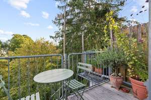 Vermietete 3-Zimmer-Dachgeschosswohnung mit Balkon in beliebter Lage von Köln-Deutz