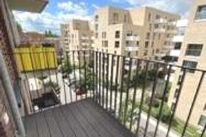 Schöne 2. Zimmerwohnung mit Balkon, Parkett und Einbauküche – Felicitas-Kukuck-Str. 2, 22765 Altona-Nord, Hamburg – Vorschaubild 1