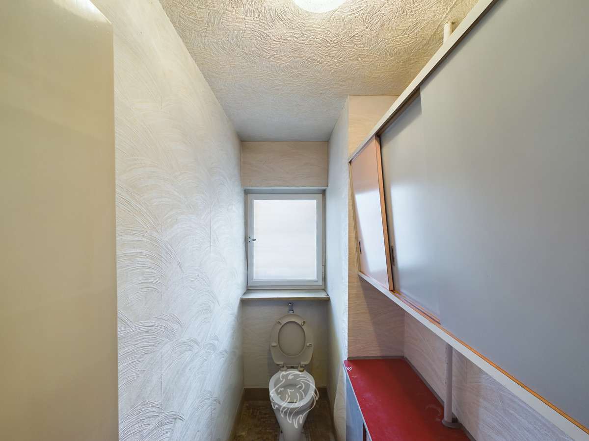 Immobilie in Höchberg - Platz für Ihre Familie und Ihre Ideen – Einfamilienhaus mit großem Garten - Bild 2