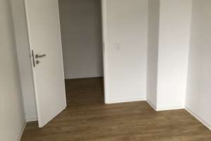 Frisch renovierte 4-Raumwohnung mit Balkon zu vermieten - auf Wunsch mit neuer Einbauküche! – zöllnerplatz 24, 9113 Schloßchemnitz, Chemnitz – Vorschaubild 11