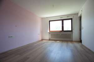Großes und gepflegtes Haus mit drei Wohneinheiten - ideal für Familie, Generationen oder Vermietung – Die vollständige Adresse der Immobilie erhältst du vom Anbieter., 71334 Waiblingen – Vorschaubild 11