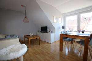 Moderne DG-Wohnung im grünen Kleefeld!