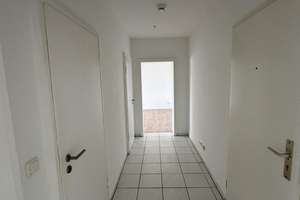 Renovierte 2,5 Zimmer Wohnung in zentraler Lage mit 2 Balkonen – Eschenstr. 129, 47055 Wanheimerort, Duisburg – Vorschaubild 4