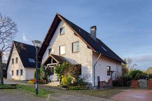 Großzügiges Raumwunder mit sieben Zimmern und Garten - freistehendes Einfamilienhaus in Altenrath – Die vollständige Adresse der Immobilie erhältst du vom Anbieter., 53842 Troisdorf – Vorschaubild 3