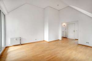 Im Dachgeschoss: Charmante 2-Zimmer-Wohnung mit Dachterrasse in ruhiger Lage – Die vollständige Adresse der Immobilie erhältst du vom Anbieter., 80997 Allach, München – Vorschaubild 2