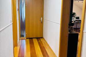 Gemütliche Dachgeschosswohnung mit Einbauküche! – Gibber Straße 31, 65203 Wiesbaden – Vorschaubild 12