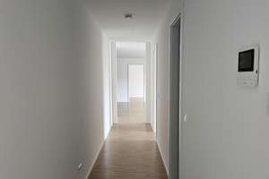 Mit Chick und Charme: 3 Zimmer mit Balkon, Neubau-Ausstattung, Einbauküche, Tageslichtbad, Aufzug – Biklenstraße 10, 70327 Untertürkheim (Ortsteil), Stuttgart – Vorschaubild 7