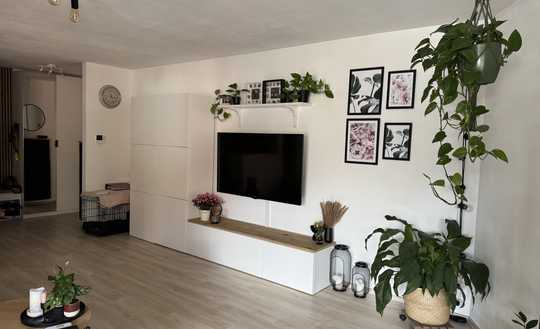 Stilvolle, sanierte 3-Zimmer-Terrassenwohnung mit Terrasse, Balkon, Parkplatz und EBK in Eisingen