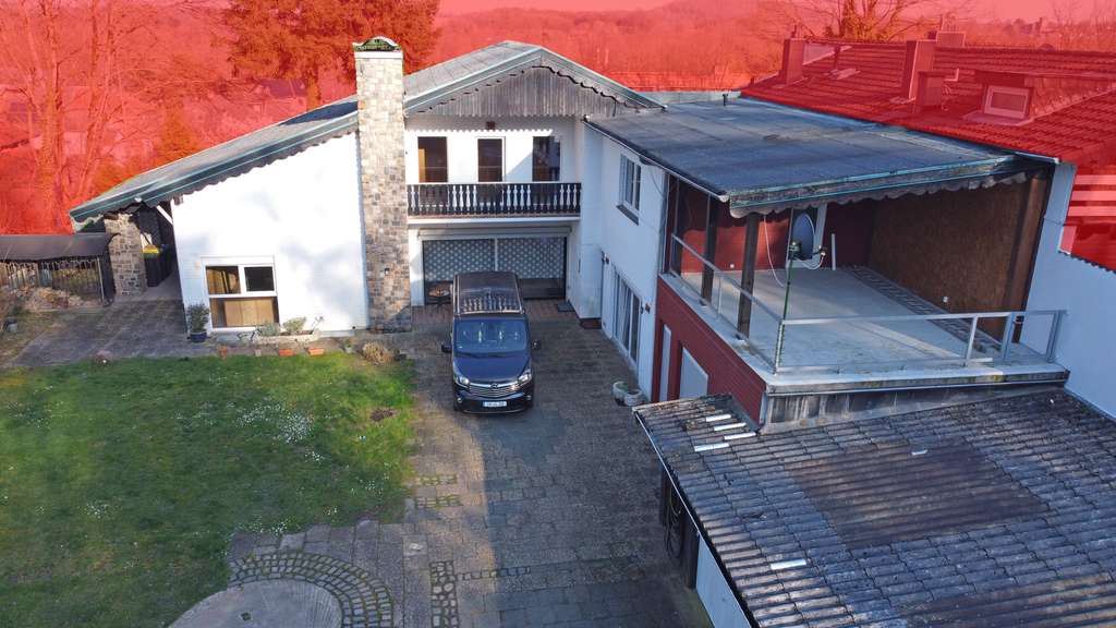 Immobilie in Übach-Palenberg - Großzügiges Einfamilienhaus mit 261 m² Wohnfl., solider Massivbauweise und Sauna in Übach-Palenberg - Bild 1