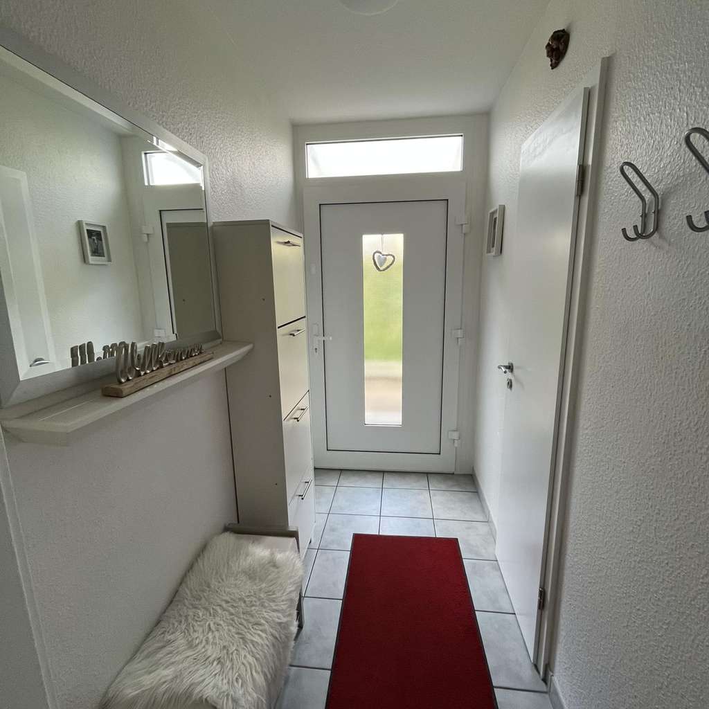 Immobilie in Kirchzarten - Reihenendhaus mit Kamin, PV, Klimaanlage, Südterrasse & 2 TG‑Stellplätzen in Kirchzarten - Bild 4