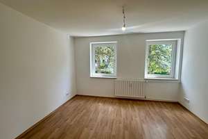 Heller Balkon mit grüner Aussicht in 3 Zimmern in München – Deisenhofener Straße – Deisenhofener Straße 110A, 81539 Obergiesing, München – Vorschaubild 2