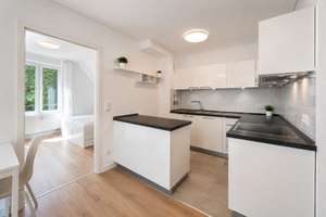 Frisch sanierte 2-RW im DG* neue EBK* Süd-Balkon* moderne Möblierung* Bad mit Wanne* AK* PKW-SP* – Am Weißiger Bach 30b, 1328 Weißig, Dresden – Vorschaubild 7