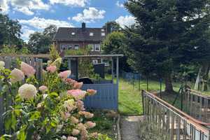 Ruhige, schöne Lage in Norderstedt! MRH +einem voll ausgebauten Dachgeschoss +Vollkell. zu verkaufen – Segeberg (Kreis) – Vorschaubild 2