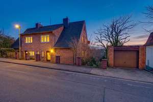 Wohnen mit Weitblick: DHH mit 153qm Wfl/Nfl., großem Garten, Balkon, Terrasse & direkter Schlossnähe – Die vollständige Adresse der Immobilie erhältst du vom Anbieter., 24837 Schleswig – Vorschaubild 1