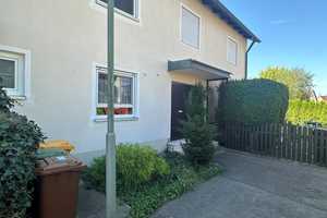 Viel Platz für eine Familie! REH mit Wintergarten und Garage in sehr schöner und ruhiger Lage! – Augsburg – Vorschaubild 3