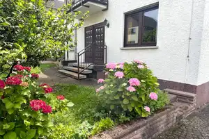 Geräumiges Wohnhaus für 2 Parteien in ruhiger Lage von Rödermark-Urberach! – Offenbach (Kreis) – Vorschaubild 11