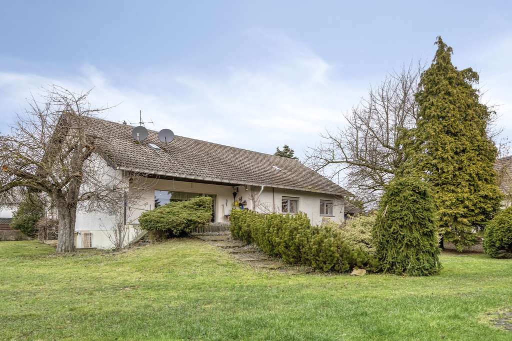 Immobilie in Zülpich - Bungalow mit Doppel-Garage, großes Grundstück in Zülpich-Sinzenich - Bild 0