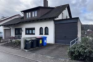 Großzügige 2-ZKB-Wohnung mit Abstellraum, Terrasse, Garten, Doppelparkerstellplatz in ruhiger Lage – Am Berg 51, 76228 Grünwettersbach, Karlsruhe – Vorschaubild 2