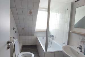 4-Zimmer-DG-Wohnung (3. OG) in Gelsenkirchen-Mitte ab sofort zu vermieten! – Schwäbische Str. 11, 45881 Schalke, Gelsenkirchen – Vorschaubild 10