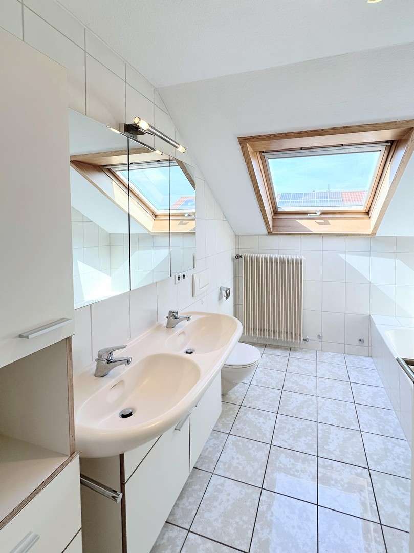 Immobilie in Bönnigheim - Repräsentatives 2-Familienhaus mit Ausbaupotential in begehrter Wohnlage - Bild 9