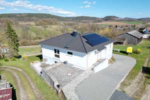 Moderner Bungalow aus dem Baujahr 2019 mit 2 Garagen! – Die vollständige Adresse der Immobilie erhältst du vom Anbieter., 96472 Rödental – Vorschaubild 2