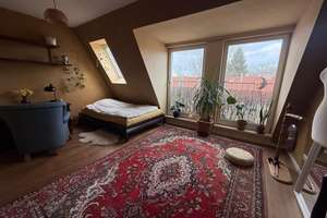 Lichtdurchflutete Dachgeschoss -Maisonette mit 3 Balkonen & Weitblick mit TG-Stellplatz – Borodinstraße 8, 13088 Weißensee, Berlin – Vorschaubild 2