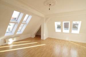 Bezugsfrei nahe FU Berlin: helle 2-Zimmer-Dachgeschosswohnung am Breitenbachplatz – Die vollständige Adresse der Immobilie erhältst du vom Anbieter., 12163 Steglitz, Berlin – Vorschaubild 3