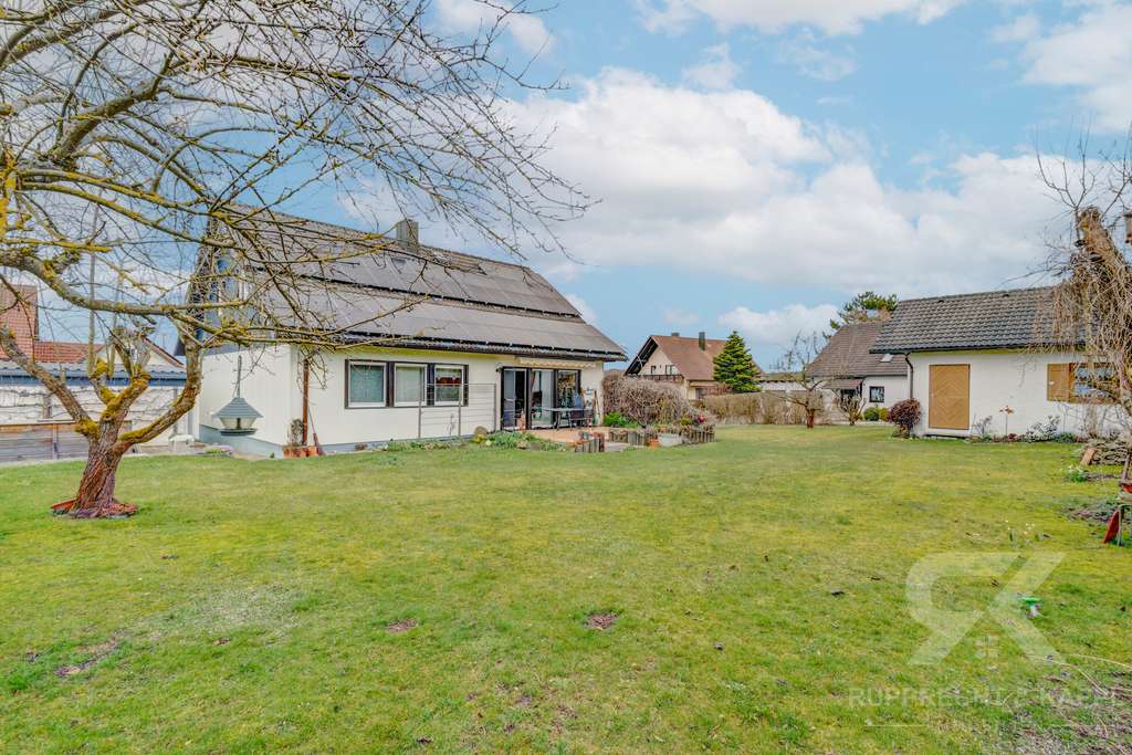 Immobilie in Moosbach - Familientraum auf großem Eckgrundstück! EFH mit Ausbaureserve und neuer PV Anlage in Moosbach - Bild 4