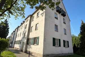 Parkett & Dusche // kompakte 2,5-Zi.-Wohnung - neu renoviert