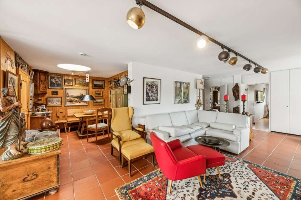 Immobilie in Krailling - Gepflegte 3-Zimmer-ETW mit Süd-Loggia & TG-Stellplatz / Verkauf auf Nießbrauchbasis - Bild 2