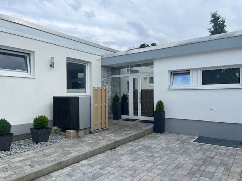 Geräumiger Bungalow mit gehobener Innenausstattung