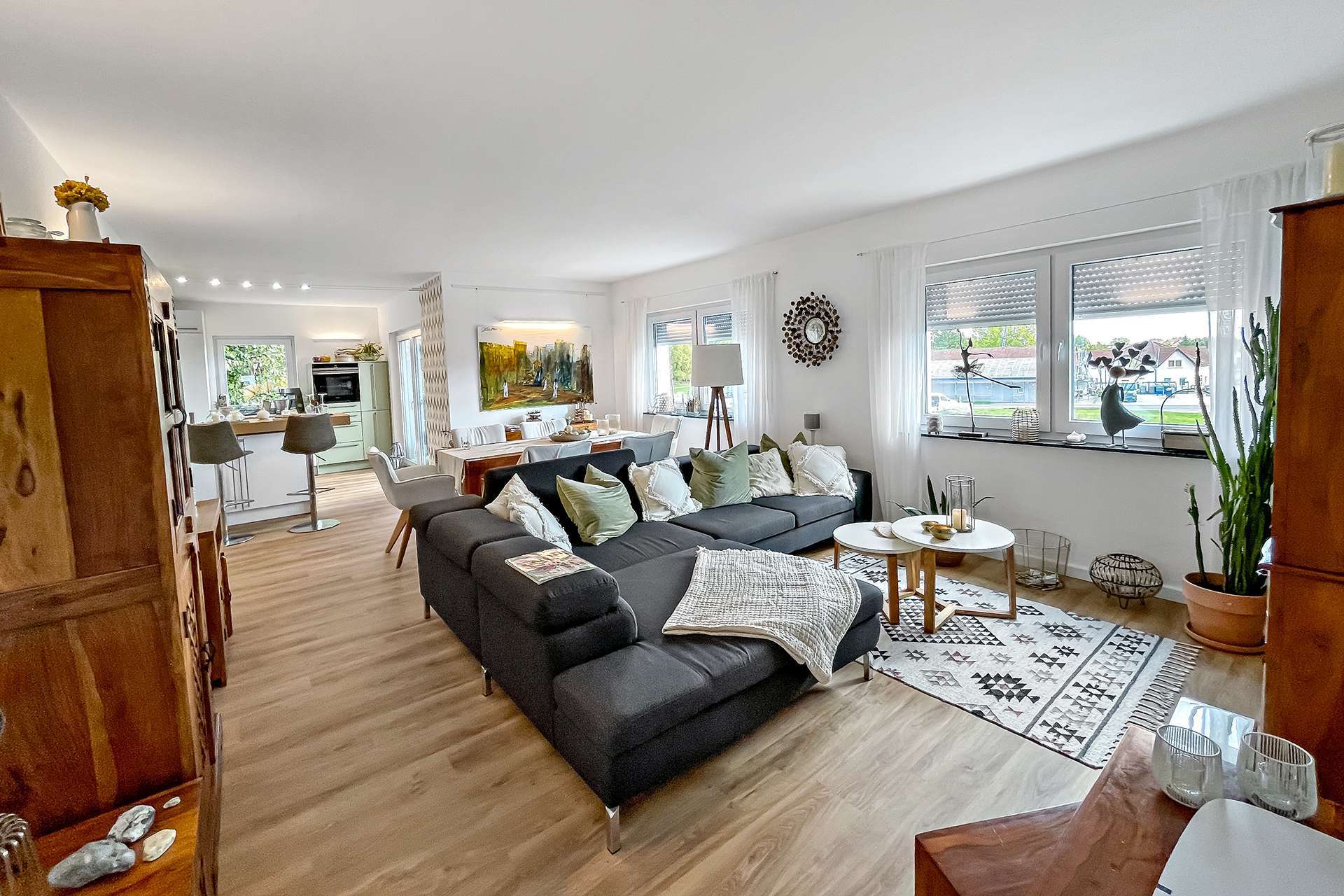 Immobilie in Tauche - Moderne 3-Zimmer-Wohnung in Tauche: mit zwei Balkonen, Einbauküche & 2 Stellplätzen - Bild 2