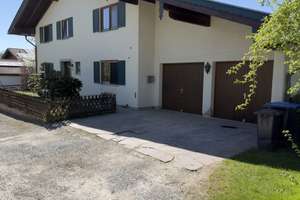 4-Zimmer-Wohnung im EG mit überdachter Terrasse, Gartenanteil und Garage – Die vollständige Adresse der Immobilie erhältst du vom Anbieter., 83083 Riedering – Vorschaubild 2